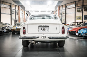 Aston Martin DB6