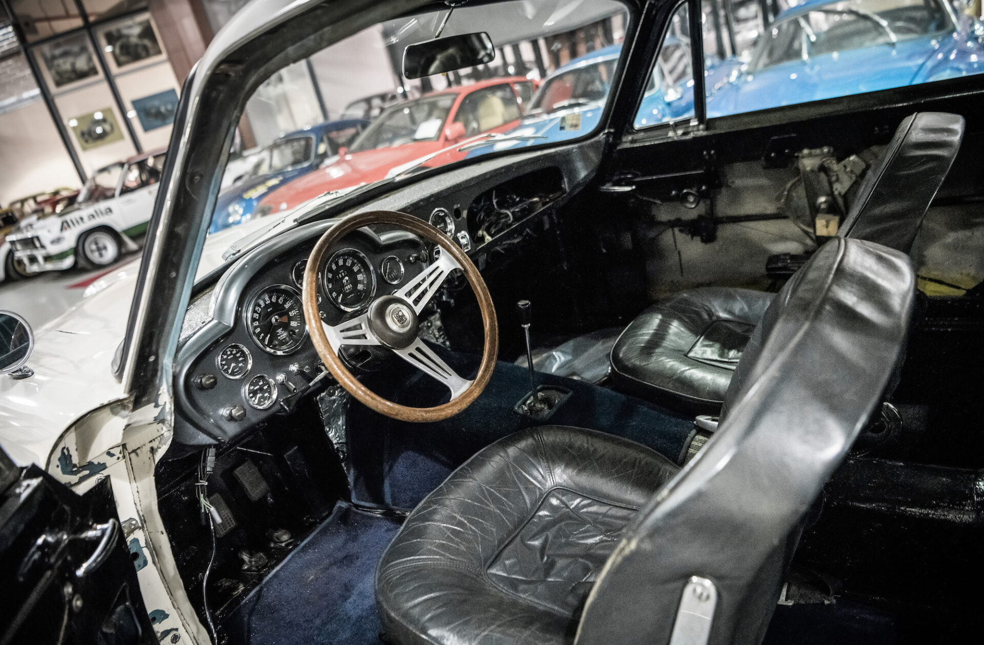 Aston Martin DB6